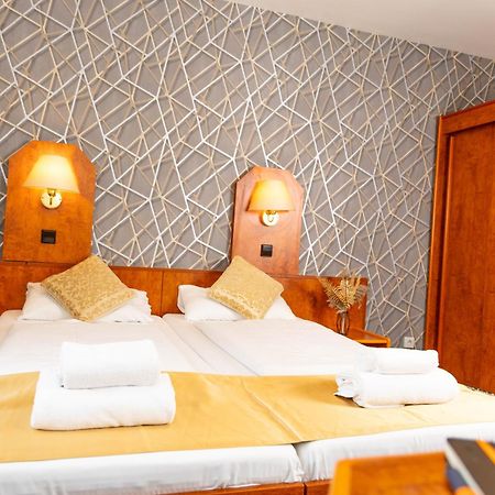 Hotel Rossija Франкфурт на Майн Екстериор снимка