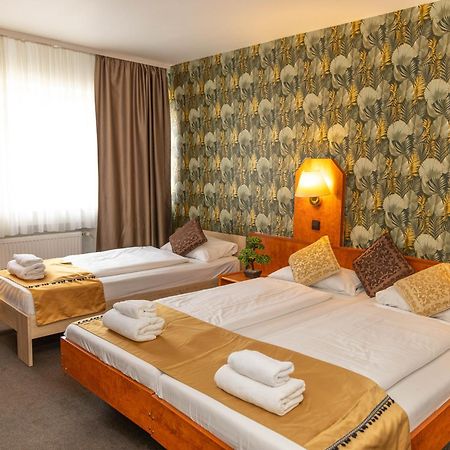Hotel Rossija Франкфурт на Майн Екстериор снимка