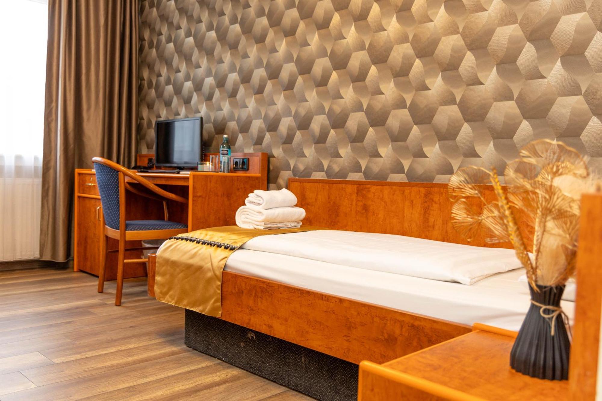 Hotel Rossija Франкфурт на Майн Екстериор снимка