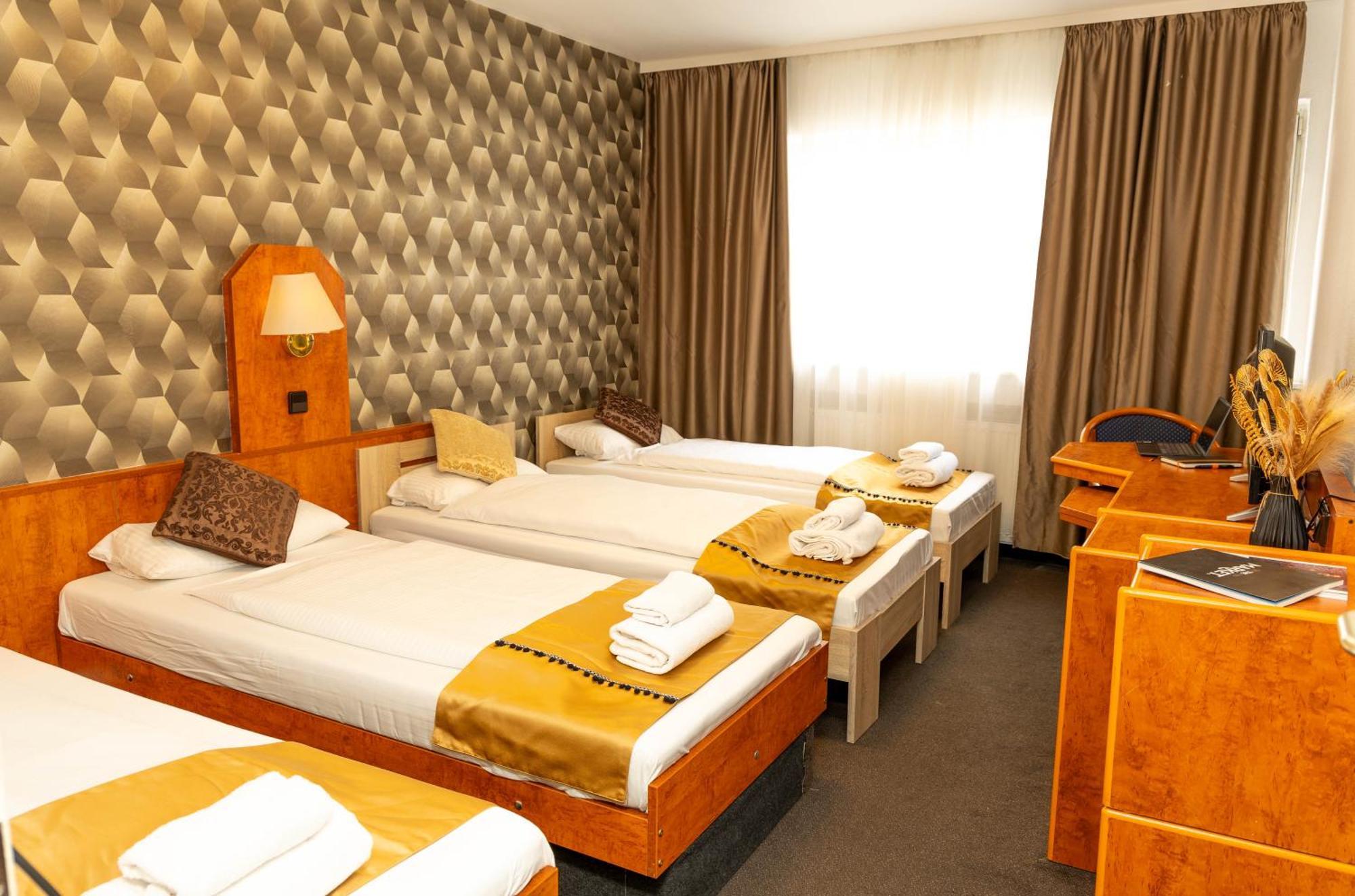 Hotel Rossija Франкфурт на Майн Екстериор снимка