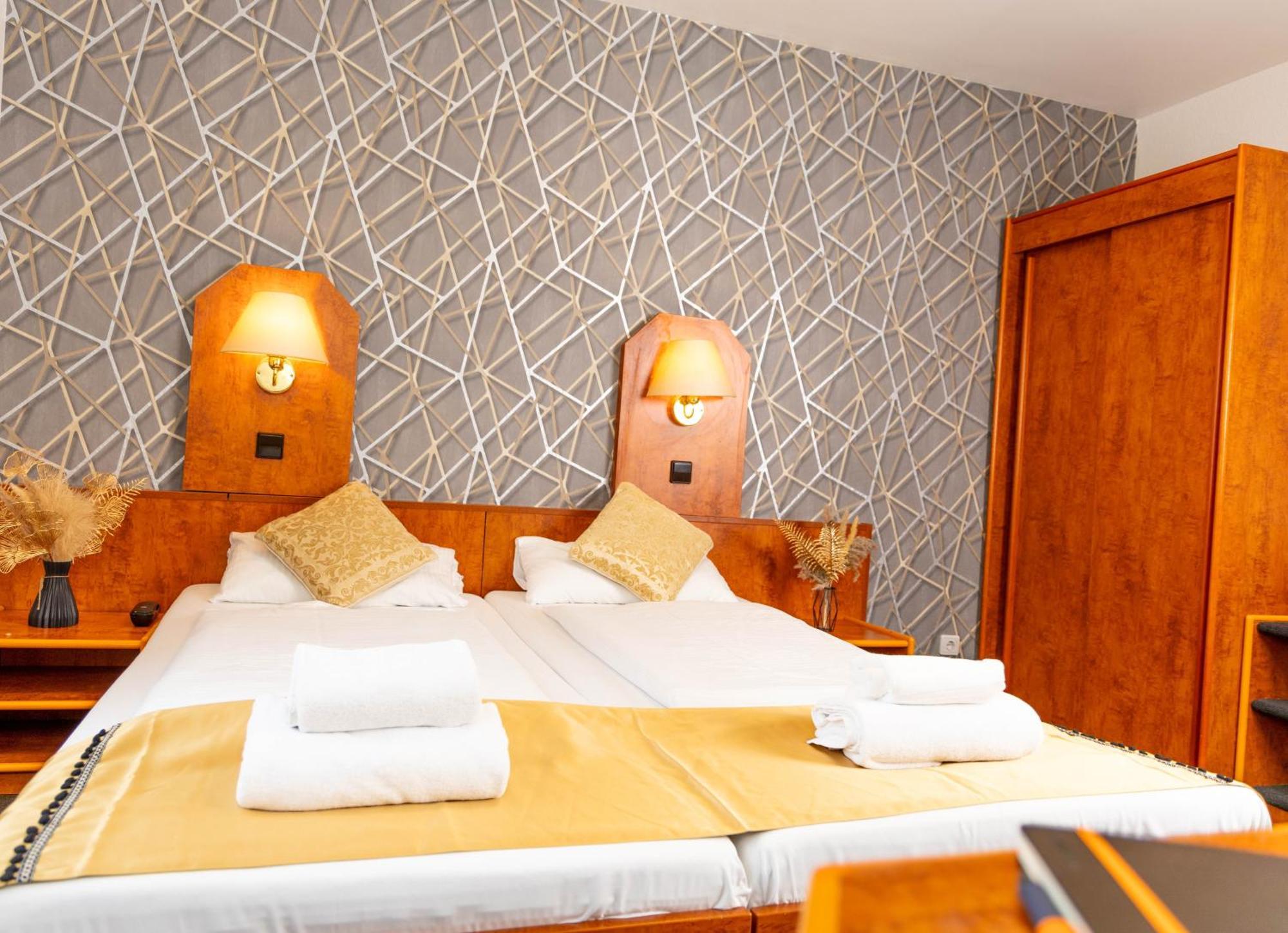 Hotel Rossija Франкфурт на Майн Екстериор снимка