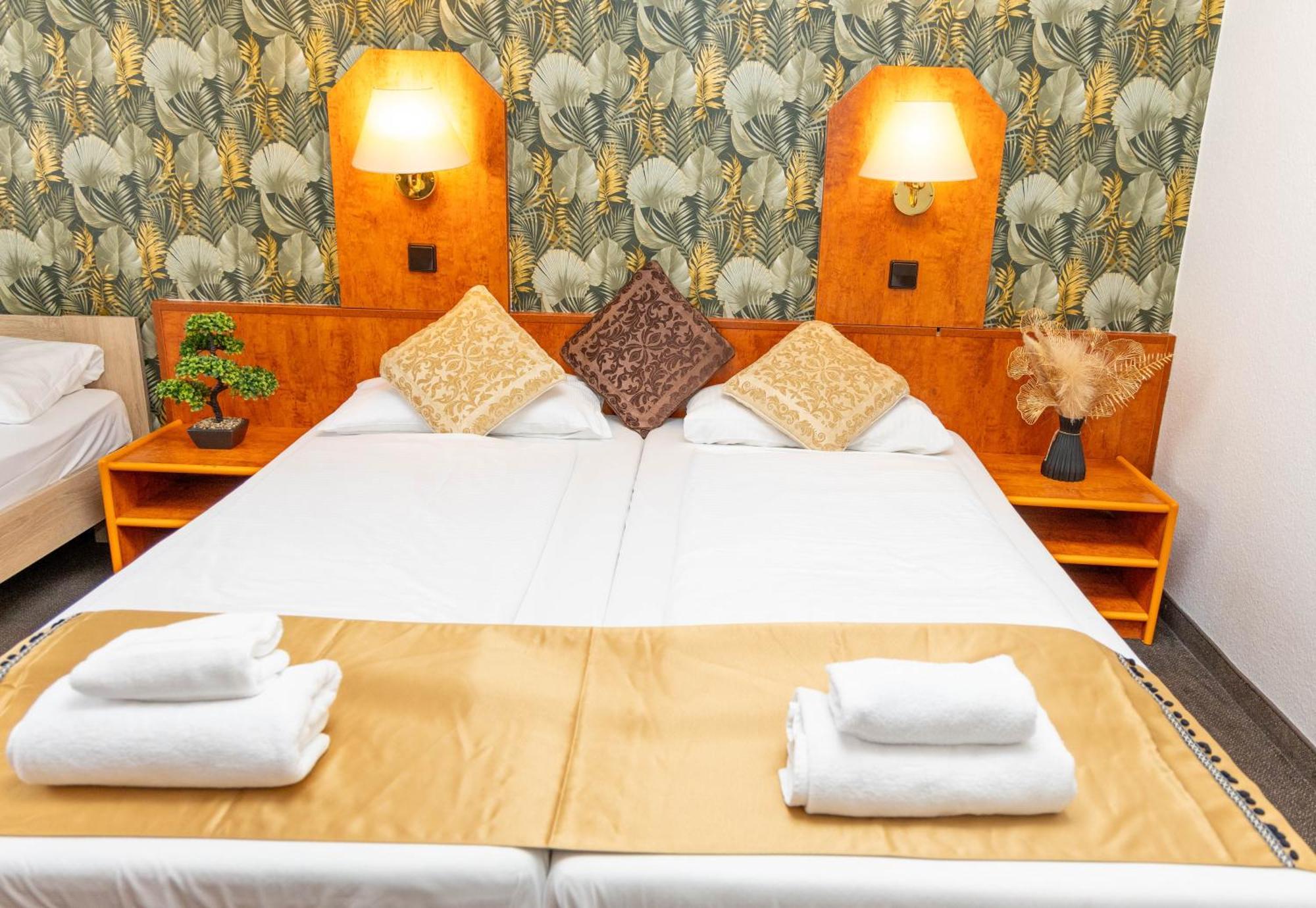 Hotel Rossija Франкфурт на Майн Екстериор снимка
