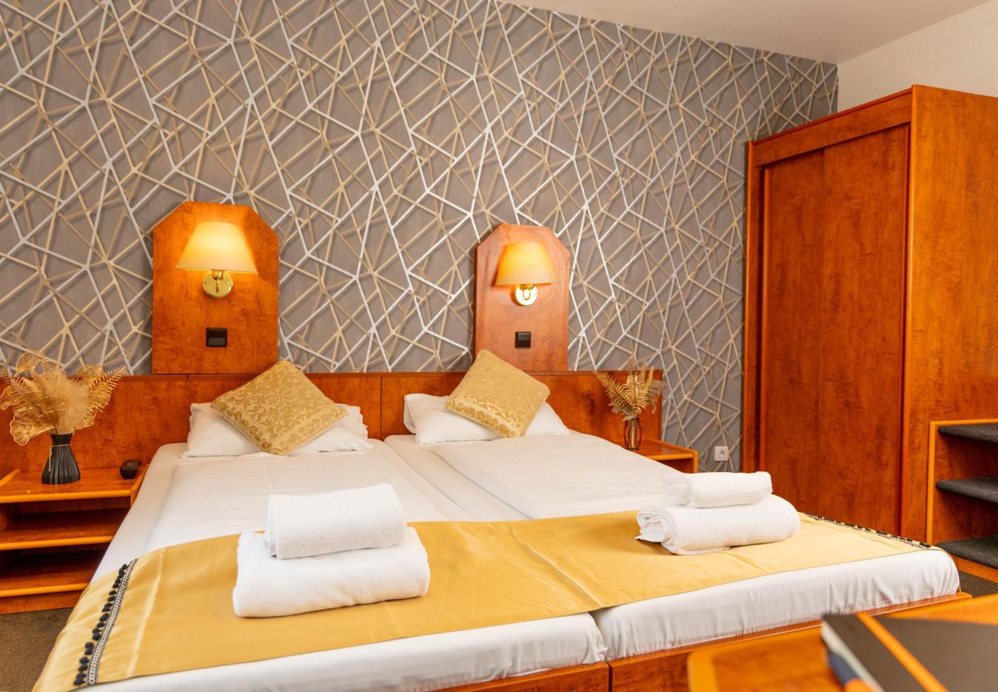 Hotel Rossija Франкфурт на Майн Екстериор снимка