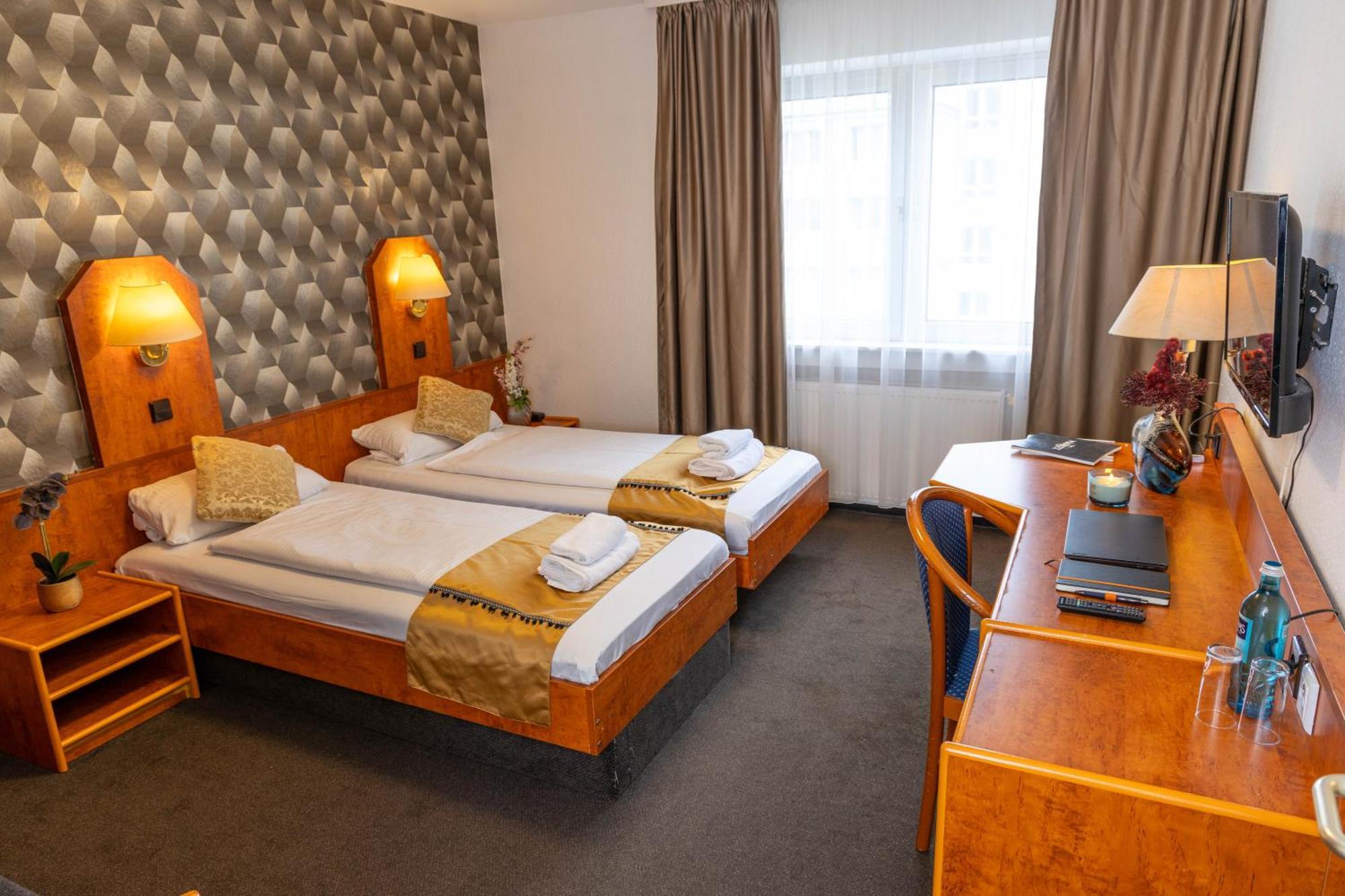 Hotel Rossija Франкфурт на Майн Екстериор снимка