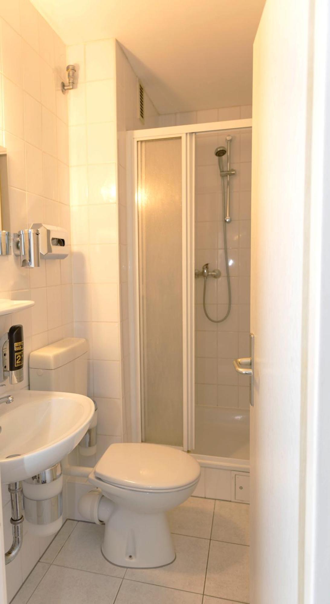 Hotel Rossija Франкфурт на Майн Екстериор снимка