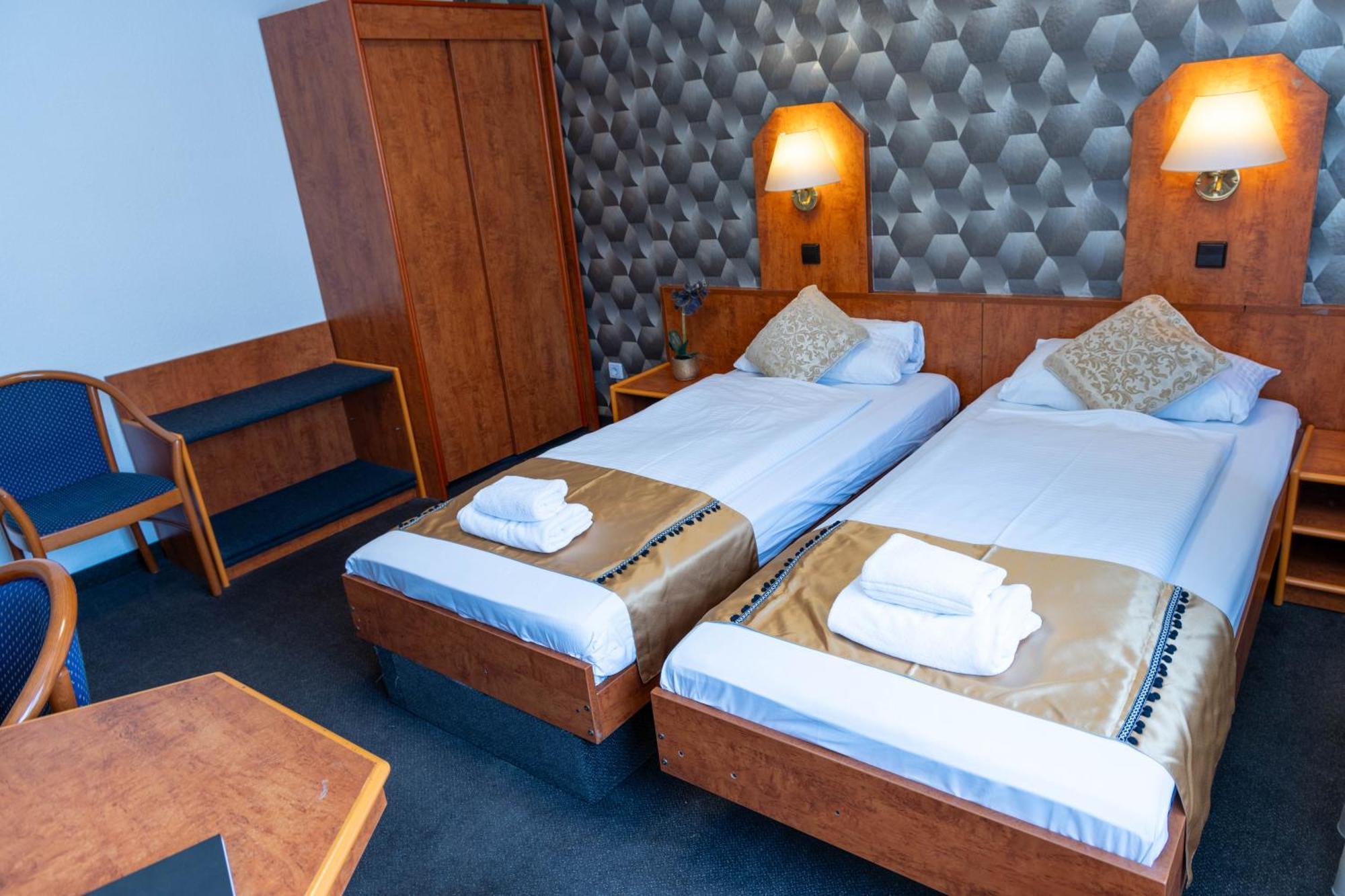 Hotel Rossija Франкфурт на Майн Екстериор снимка