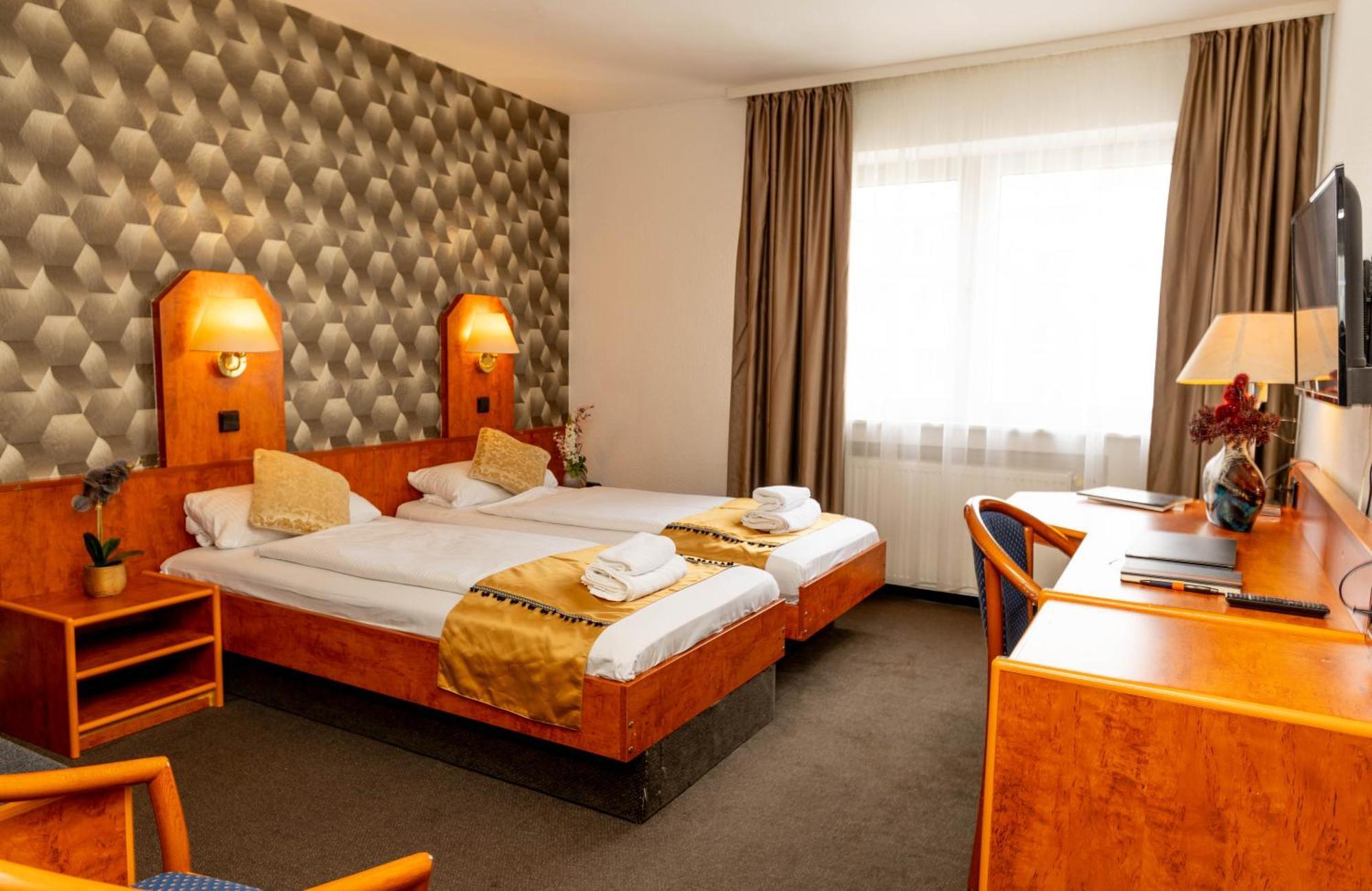 Hotel Rossija Франкфурт на Майн Екстериор снимка